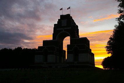 Afbeelding met buitenshuis, hemel, wolk, boom

Door AI gegenereerde inhoud is mogelijk onjuist.