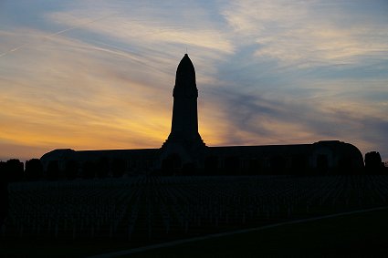 Afbeelding met hemel, buitenshuis, zonsondergang, bewolkt

Automatisch gegenereerde beschrijving