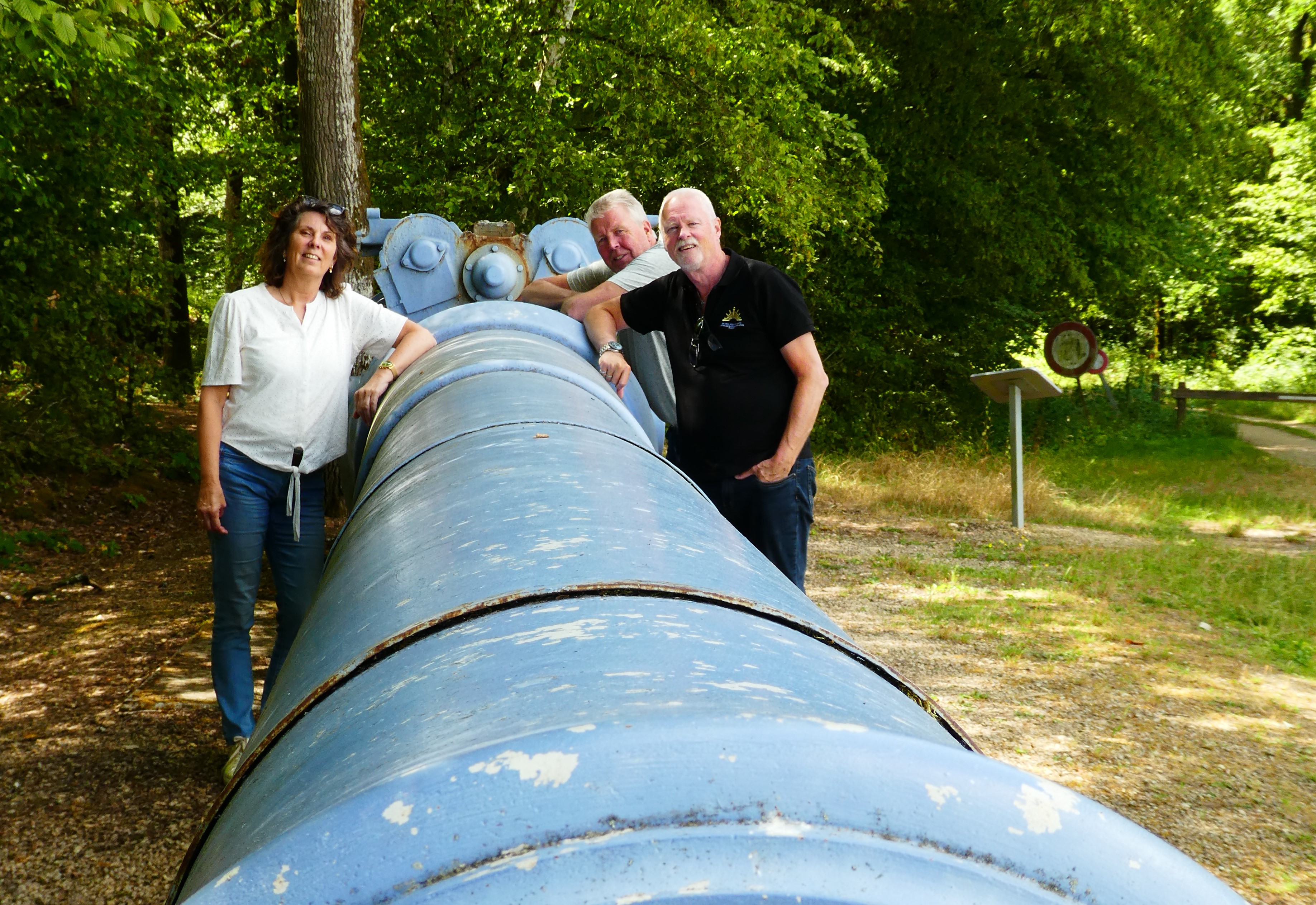 Afbeelding met buitenshuis, boom, person, kleding
Automatisch gegenereerde beschrijving